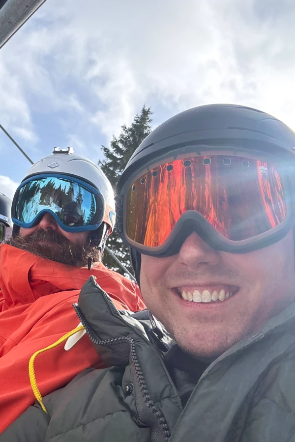 Sebastian och Fredrik i liften